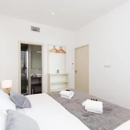 Astoux Yourhosthelper * קאן