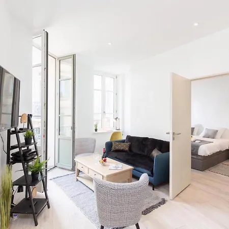 公寓 Astoux Yourhosthelper *